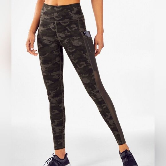 🐢 Fabletics Powerhold High Waisted Pocket Mesh Camo Leggings SIZE XXL - Picture 1 of 15